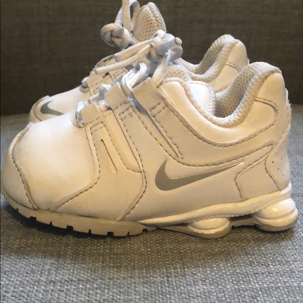 White baby shox size 4
